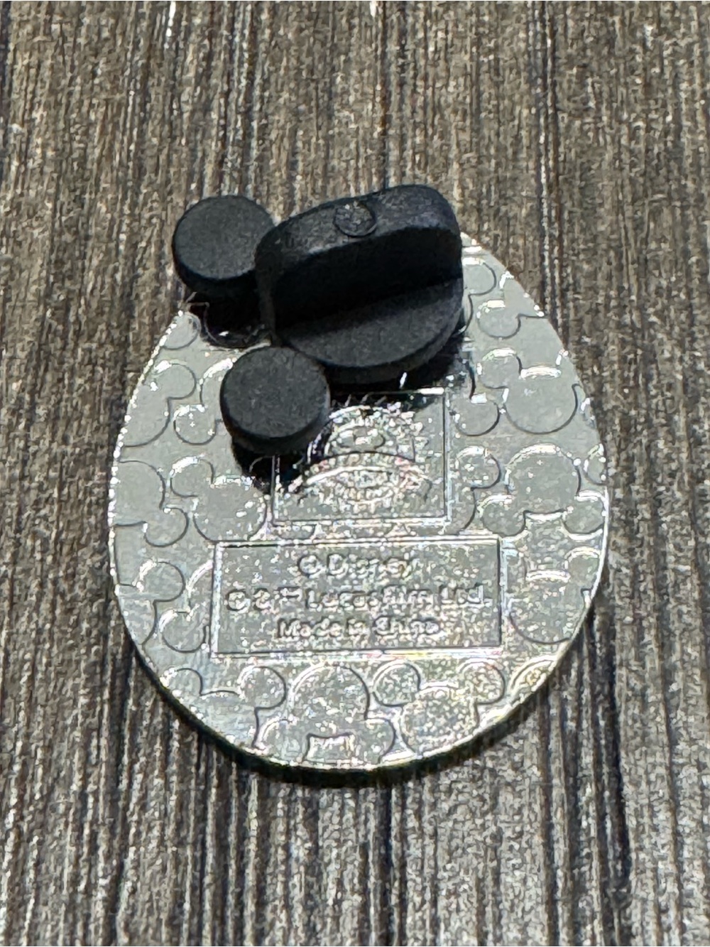 5/$25 Star Wars R2-D2 Easter Egg Pin - Picture 2 of 2